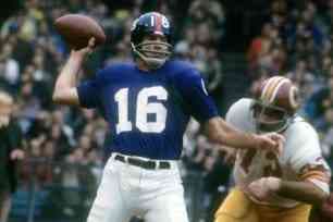 Former Giants Pro Bowl Quarterback Dead at 84